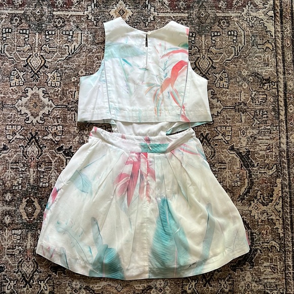 Morgan Carper Sun dress with florals size 8 runs small! - Picture 7 of 9